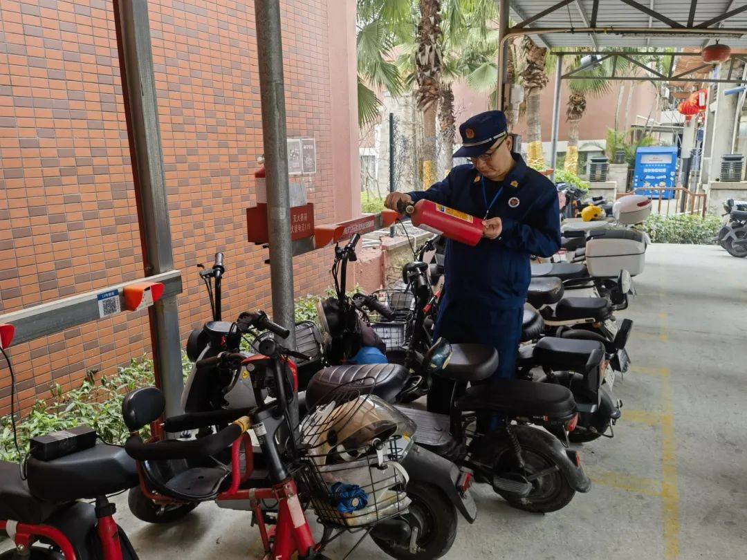 嚴查違規(guī)行為<strong></p>
<p>不銹鋼板廠
</strong>！佛山市電動自行車全鏈條整治行動持續(xù)進行中:不銹鋼板廠
